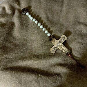 SOUTHERN CHARM PEARL AND GOLD CROSS LOVE NEVER FAILS BRACELET